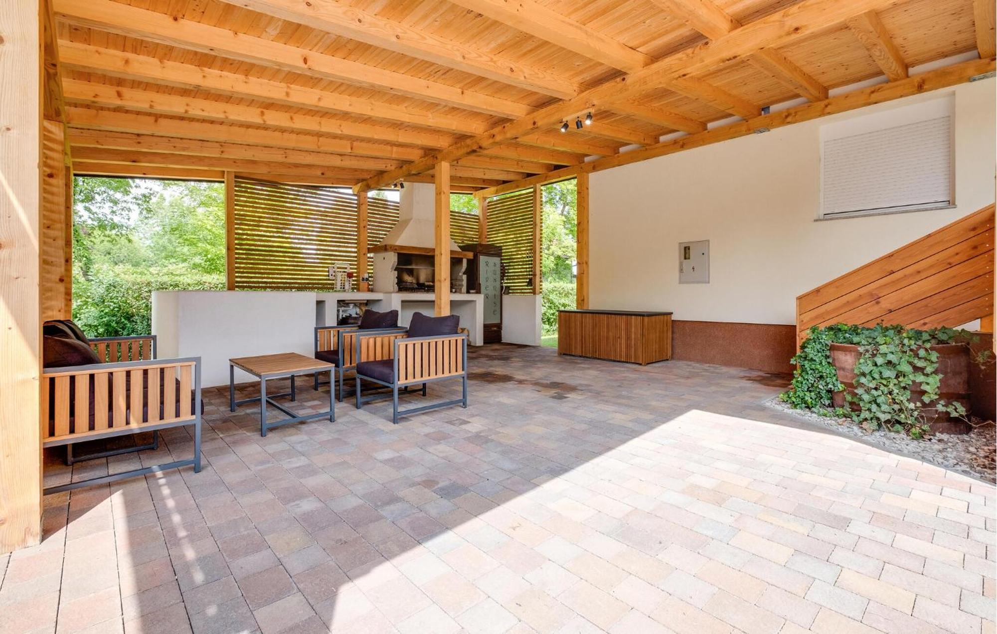 Stunning Home In Stari Brod With Kitchen Exterior foto